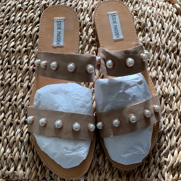 Shoes - EUC.  Steve Madden pearl slides